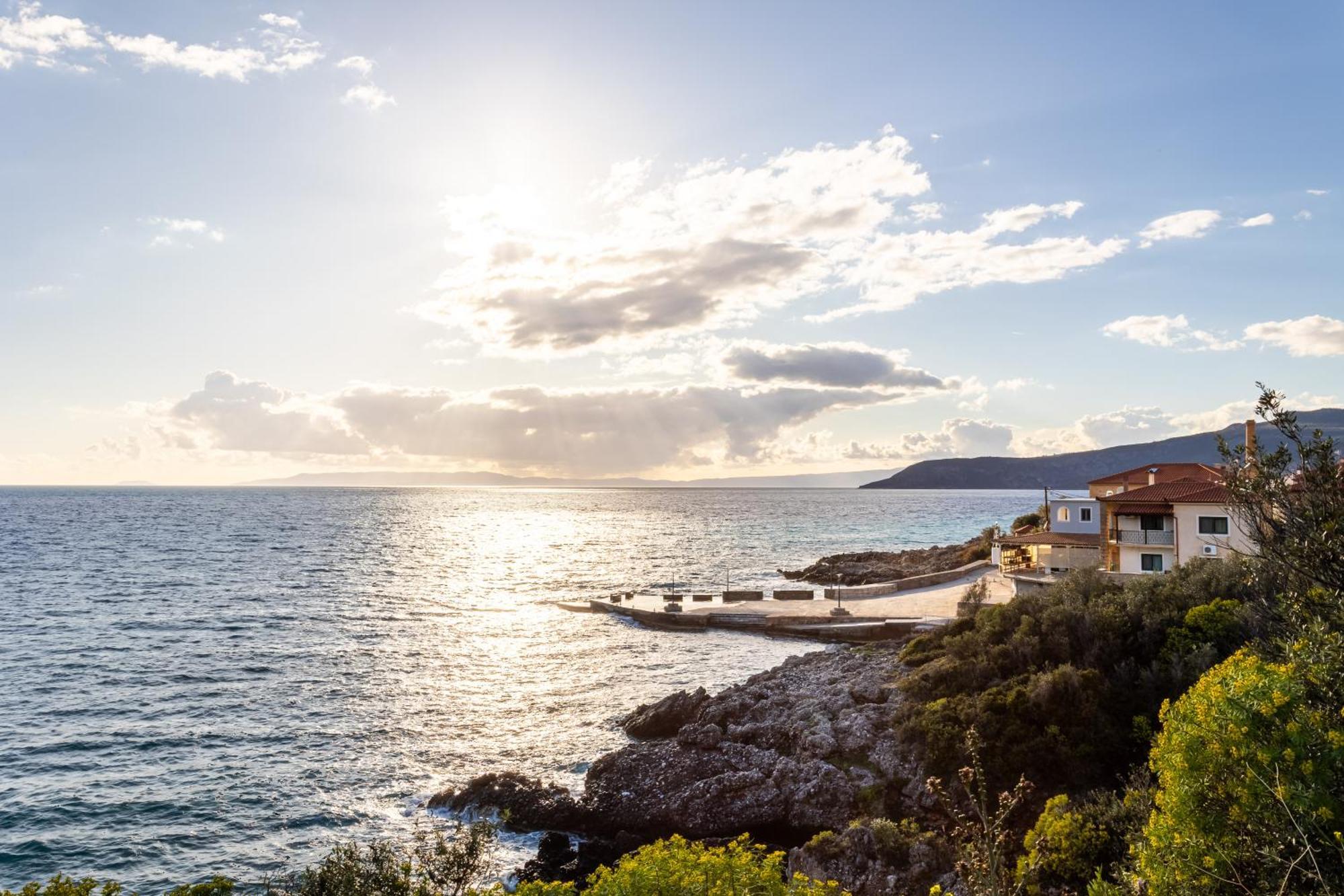 Sunset Serenity - Kardamili Seaside Getaway 외부 사진